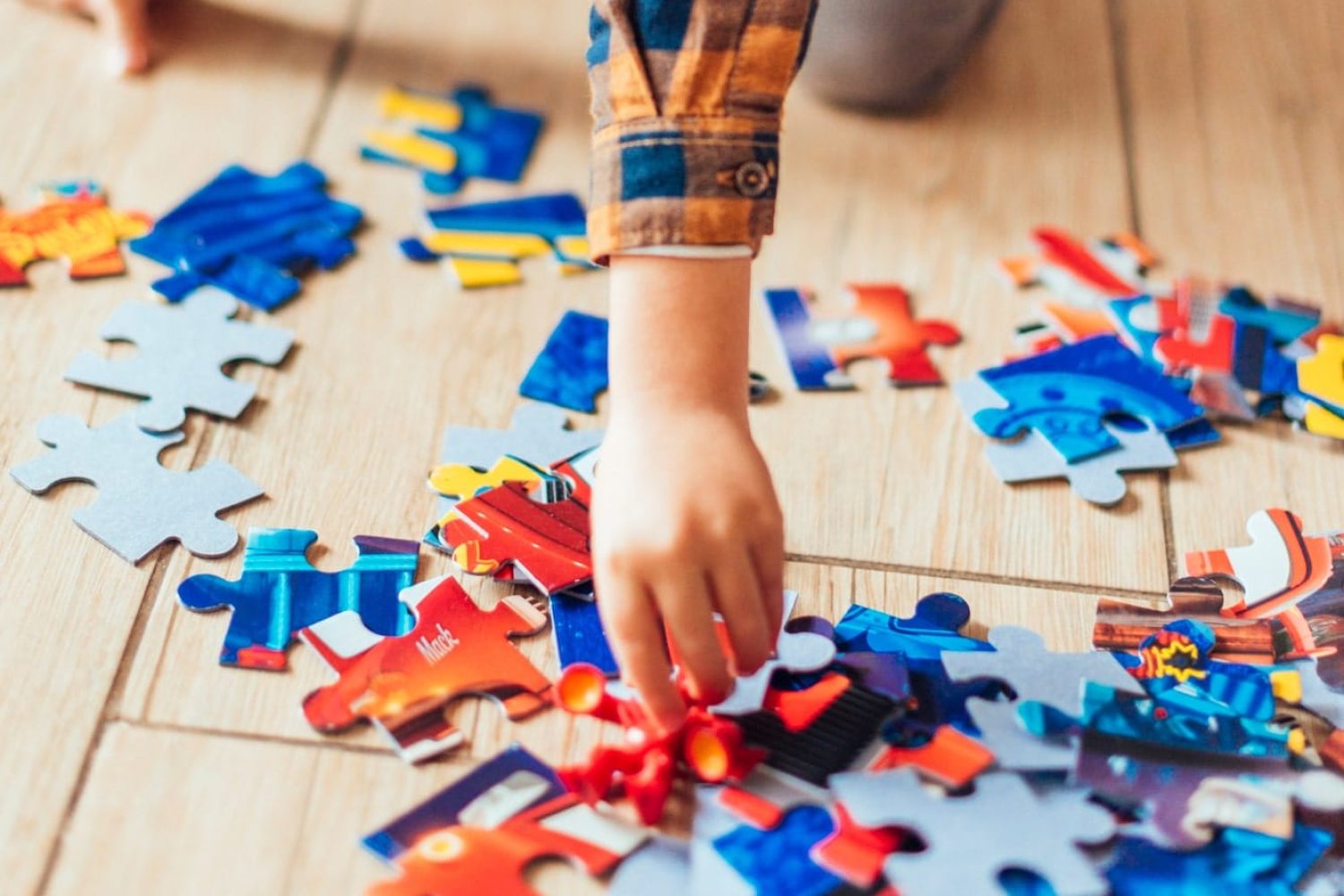 kid-playing-with-jigsaw2-sq-min ABA Therapy Richmond Hill